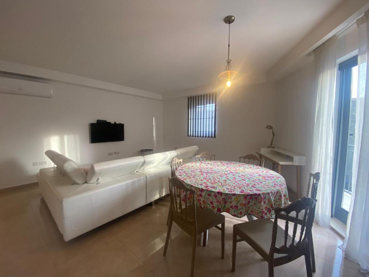 Cozy 2 Bedroom Apartment Near Seafront Gzira Exterior photo